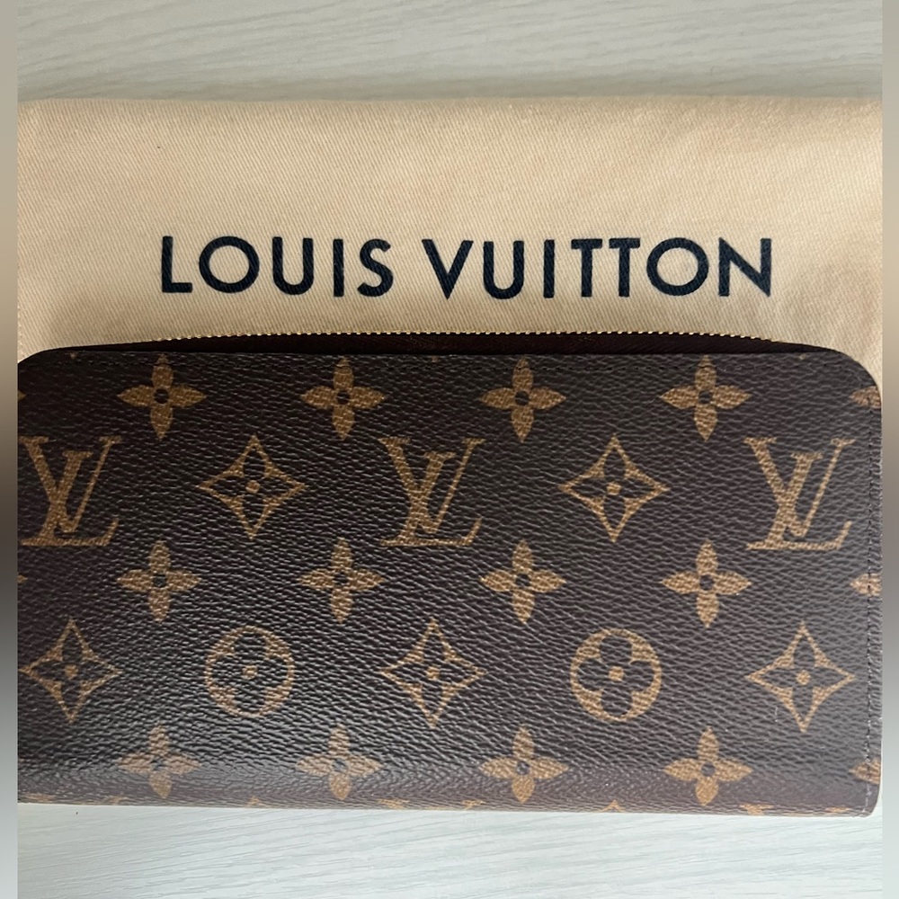 Monogram canvas, spacial compartments, a zipped coin packet and multiple slots.
